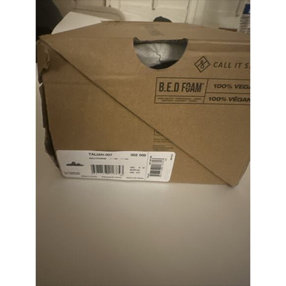 Call It Spring Women's Taliah Flat Sandal Size 8 Box Damaged - Picture 3 of 9